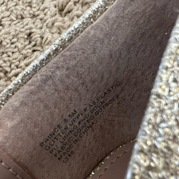 Betsey Johnson Prince d’Orsay Gold Bow Heels - Picture 5 of 5